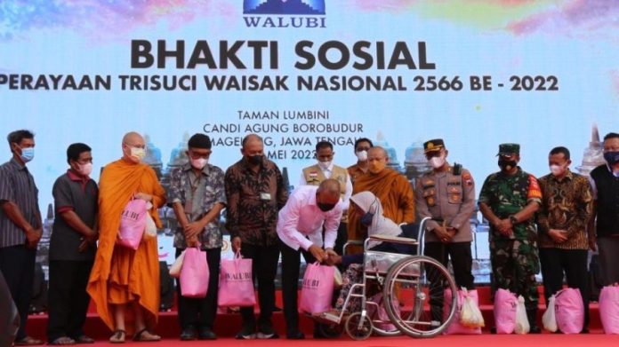 Perayaan Waisak, Umat Buddha Gelar Bakti Sosial di Sekitar Candi Borobudur
