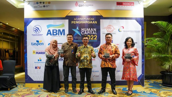 Unggul dalam Implementasi Human Capital, Pos Indonesia Sabet Penghargaan HCREA 2022