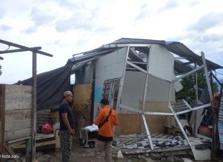 Angin Kencang Terjang Pemukiman Warga di Palu