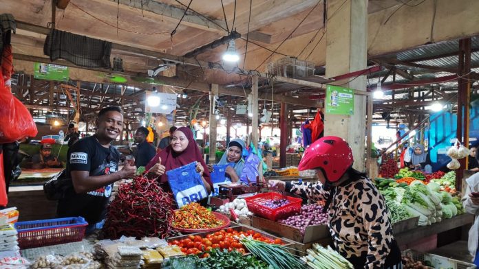Edukasi Transaksi Digital UMKM Di Pasar Hamadi Papua, Volume Transaksi QRIS-BRI Tumbuh 587,3% YoY