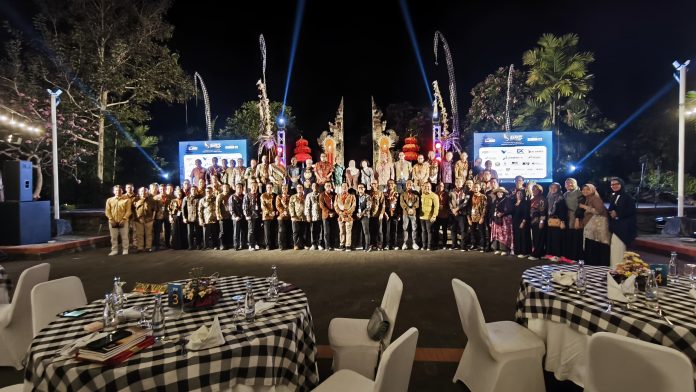 Foto bersama Juri dan narasumber beserta peserta ISEA dan OSH Asia's Summit 2024
