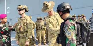 Tentara Indonesia-Australia Lakukan Latihan Gabungan di Pantai Banongan
