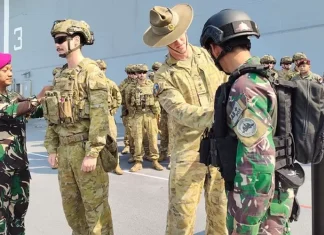 Tentara Indonesia-Australia Lakukan Latihan Gabungan di Pantai Banongan