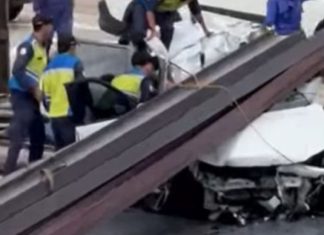 Lakalantas di Tol Andara, Mobil Remuk Tertimpa Pelat Besi