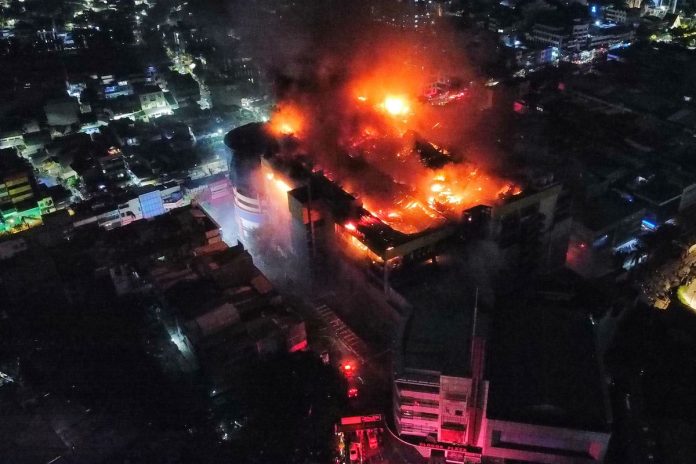 kebakaran glodok plaza Sebanyak Delapan Jenazah Ditemukan di Glodok Plaza Usai Kebakaran, Identifikasi Masih Sulit Dilakukan