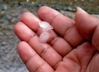 Hujan Es Terjang Ciamis, Puluhan Rumah Rusak Tersapu Angin Kencang