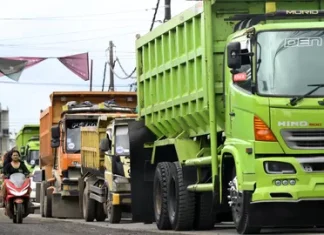 truk-tambang-tanpa-muatan-di-parung-panjang