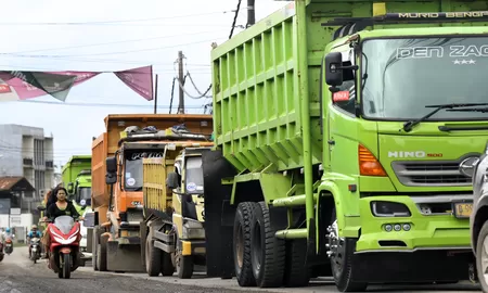 truk-tambang-tanpa-muatan-di-parung-panjang