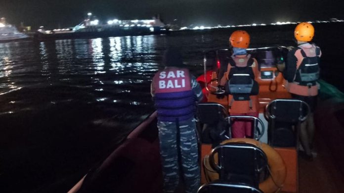pencarian penumpang KMPTunu Pratama Jaya tenggelam di Selat Bali