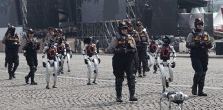 Robot Anjing Pelacak Canggih Dipamerkan Polri di Hadapan Presiden Prabowo