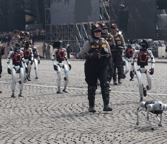 Robot Anjing Pelacak Canggih Dipamerkan Polri di Hadapan Presiden Prabowo