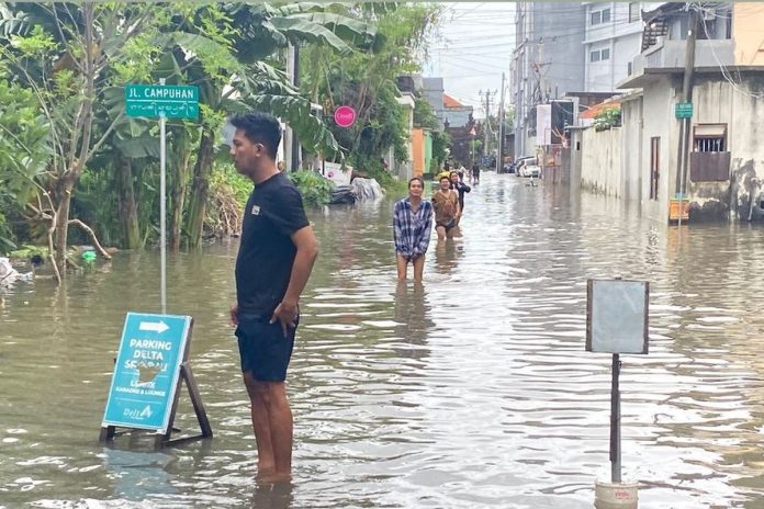 Banjir Landa Denpasar Barat, Rumah Terendam dan Jalanan Lumpuh