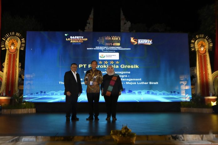 WhatsApp Image 2025-09-03 at 11.03.51 PT Petrokimia Gresik Raih 4 Penghargaan di OSH Asia’s Summit 2025, Konsisten Tempatkan K3 Sebagai Prioritas Utama