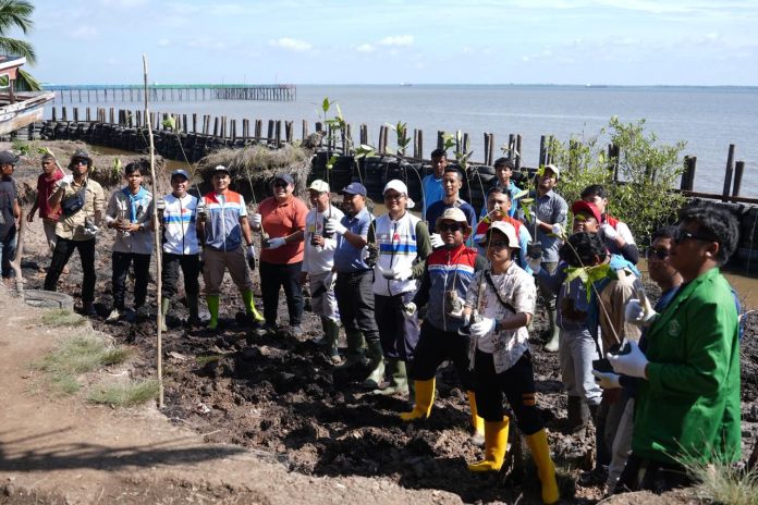 WhatsApp Image 2025-09-10 at 10.26.40 Tumbuhkan Cinta Lingkungan di Kalangan Generasi Z, Kilang Pertamina Dumai Tanam Pohon di 2 Lokasi di Kecamatan Medang Kampai