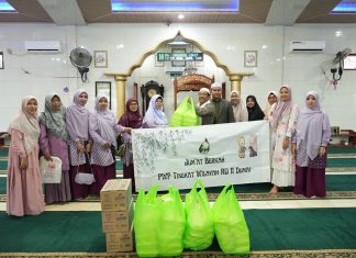 Gelar Jumat Berkah, Istri-istri Pekerja Kilang Pertamina Dumai Berbagi 200 Boks Nasi ke Masyarakat Sekitar