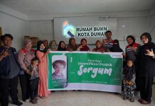 Dukung Petani Ciptakan Inovasi Pangan Sehat dan Kemandirian Ekonomi Masyarakat, Kilang Pertamina Dumai Lakukan Pelatihan Diversifikasi Produk Sorgum