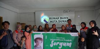 Dukung Petani Ciptakan Inovasi Pangan Sehat dan Kemandirian Ekonomi Masyarakat, Kilang Pertamina Dumai Lakukan Pelatihan Diversifikasi Produk Sorgum