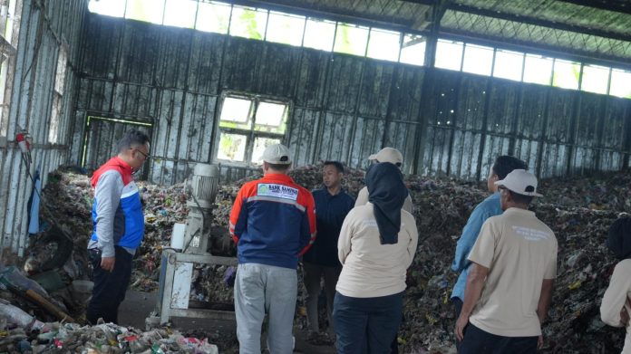 Bank Sampah Abhipraya Binaan Kilang Cilacap Lakukan Studi Tiru di TPST Rawalo