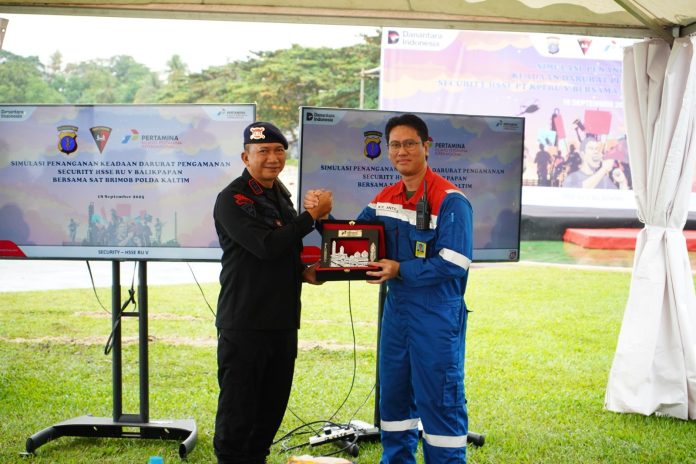 WhatsApp Image 2025-09-19 at 10.36.44 Terjunkan 350 Personel Gabungan, Brimob Polda Kaltim dan Security PT KPI Unit Balikpapan Atasi Kerusuhan Pada Simulasi Pengamanan Obvitnas