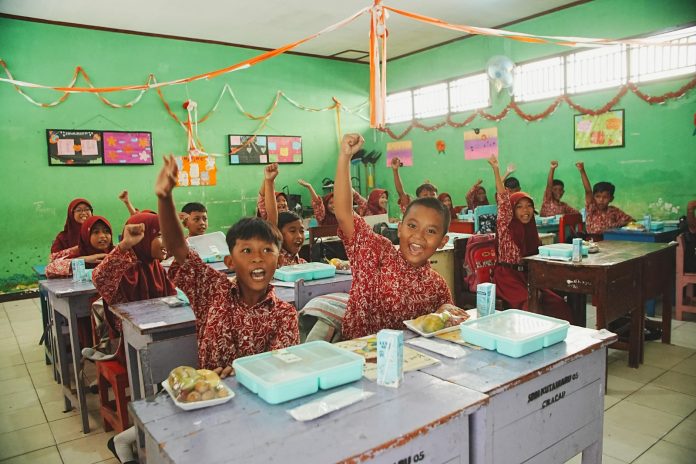 PWP Kilang Cilacap Ciptakan Senyum Manis Siswa-siswi Lewat Program Makan Bergizi Gratis