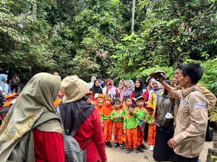 Tumbuhkan Cinta Lingkungan Sejak Dini, Kilang Pertamina Dumai Ajak Anak-anak TK Alfaduta Menjelajahi Patra Seroja Eco-Edupark