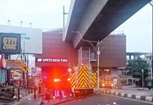 Kebakaran Ruko Tutup Jalan Fatmawati Raya, Damkar Lakukan Pendinginan
