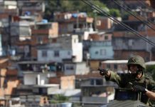 Operasi Brutal di Rio de Janeiro, 132 Anggota Geng Red Command Tewas Diburu Aparat Brasil Operasi Brutal di Rio de Janeiro, 132 Anggota Geng Red Command Tewas Diburu Aparat Brasil