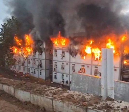 Kebakaran Hunian Pekerja di IKN, Ratusan Pekerja Dievakuasi Kebakaran Hunian Pekerja di IKN, Ratusan Pekerja Dievakuasi