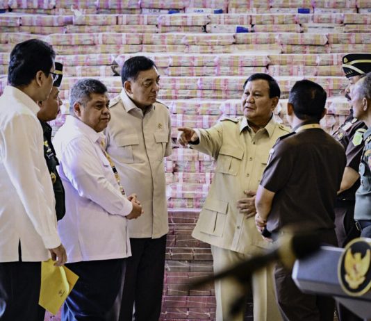 Presiden Prabowo Saksikan Penyerahan Uang Rp13,25 Triliun dari Kasus Korupsi Ekspor CPO