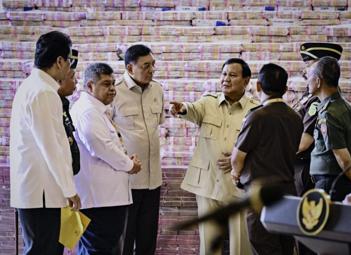 Presiden Prabowo Saksikan Penyerahan Uang Rp13,25 Triliun dari Kasus Korupsi Ekspor CPO