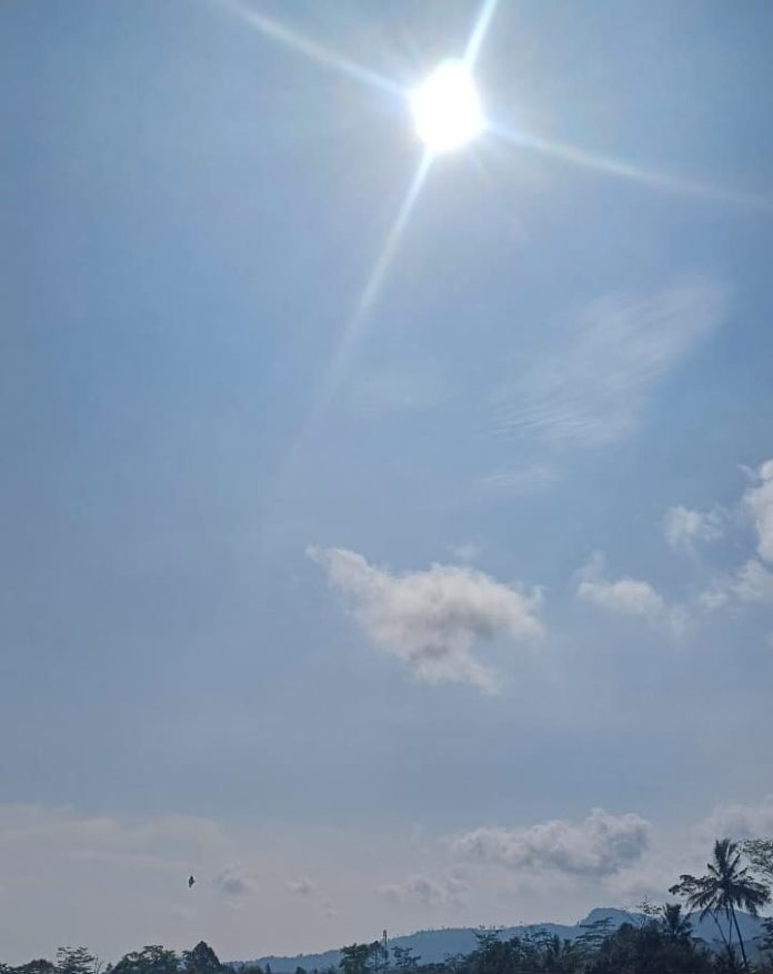 WhatsApp Image 2025-10-15 at 11.28.57 Cuaca Panas Menyengat di Jawa hingga Bali, BMKG Ungkap Penyebabnya