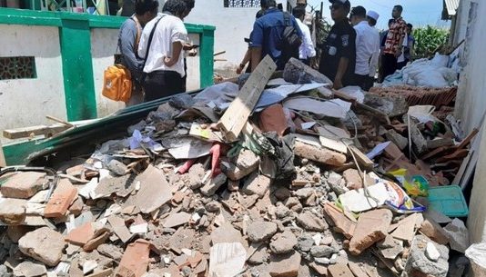 Asrama Putri Ponpes di Situbondo Ambruk, Satu Santriwati Meninggal Dunia Asrama Putri Ponpes di Situbondo Ambruk, Satu Santriwati Meninggal Dunia