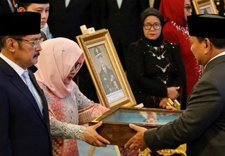 Soeharto Resmi Jadi Pahlawan Nasional, Muncul Pro Kontra di Masyarakat Soeharto Resmi Jadi Pahlawan Nasional, Pro Kontra Antara Legitimasi Politik dan Luka Reformasi