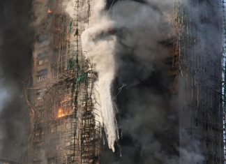 Tragedi Maut Hong Kong, 44 Tewas dan Ratusan Hilang dalam Kebakaran Tragedi Maut Hong Kong, 44 Tewas dan Ratusan Hilang dalam Kebakaran