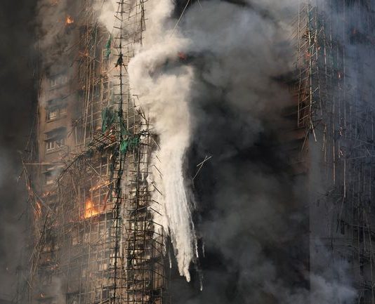 Tragedi Maut Hong Kong, 44 Tewas dan Ratusan Hilang dalam Kebakaran Tragedi Maut Hong Kong, 44 Tewas dan Ratusan Hilang dalam Kebakaran