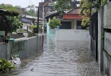 Hujan Deras Picu Banjir Besar di Malang Hingga Beberapa Kendaraan Terseret Arus
